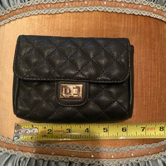 3/$20 Forever 21 black purse with long gold chain - Picture 10 of 10